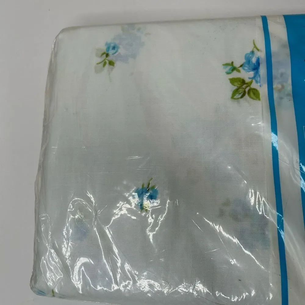 New deadstock vintage 70s JCPenney No-Iron Muslin Twin flat Sheet - Blue Floral